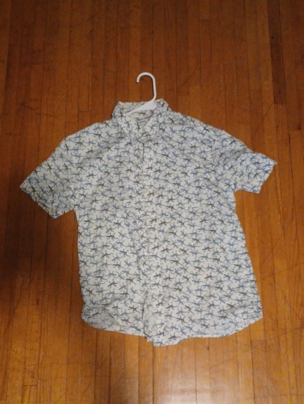 Sonoma White Short-Sleeve Button-Down Shirt with Blue Lizard Print